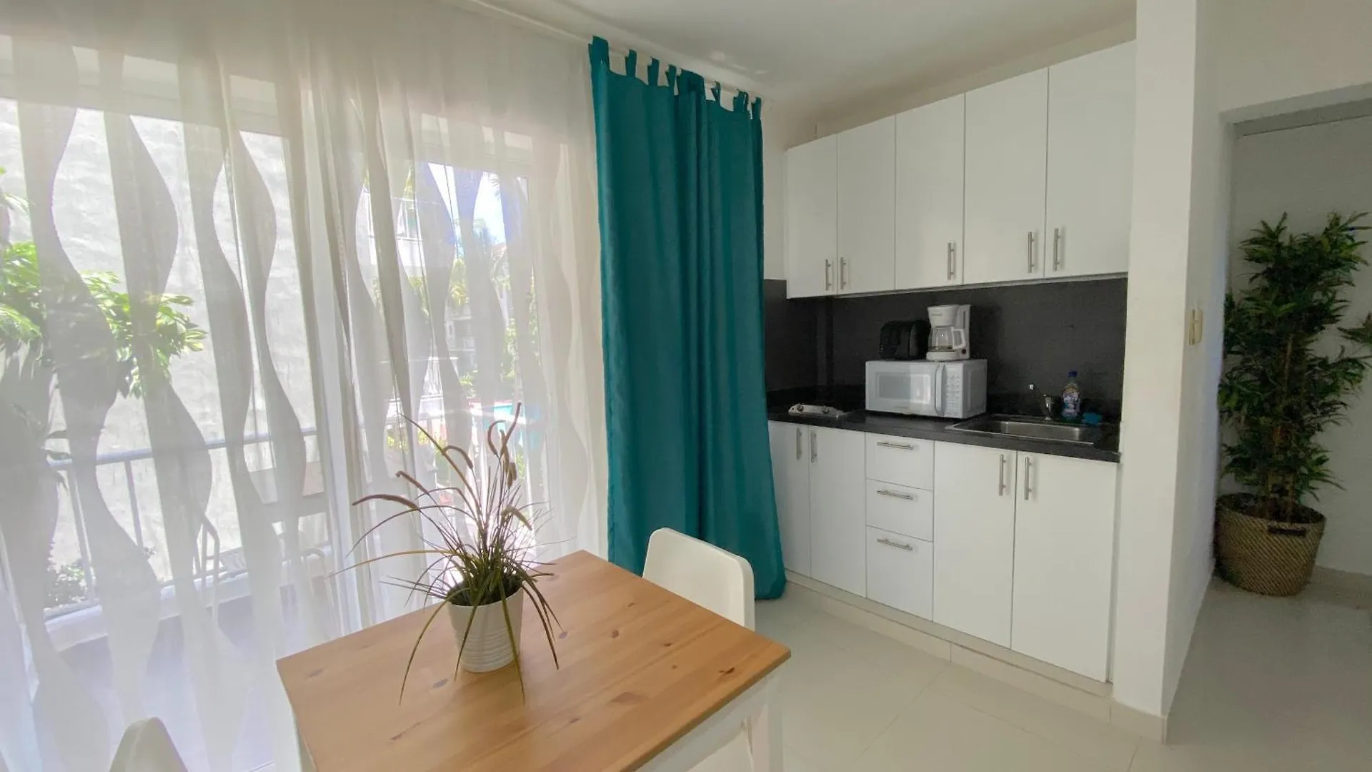 酒店 Sol Caribe Suites - Playa Los Corales - Beach Club, Wifi, Swimming Pool 蓬塔卡纳