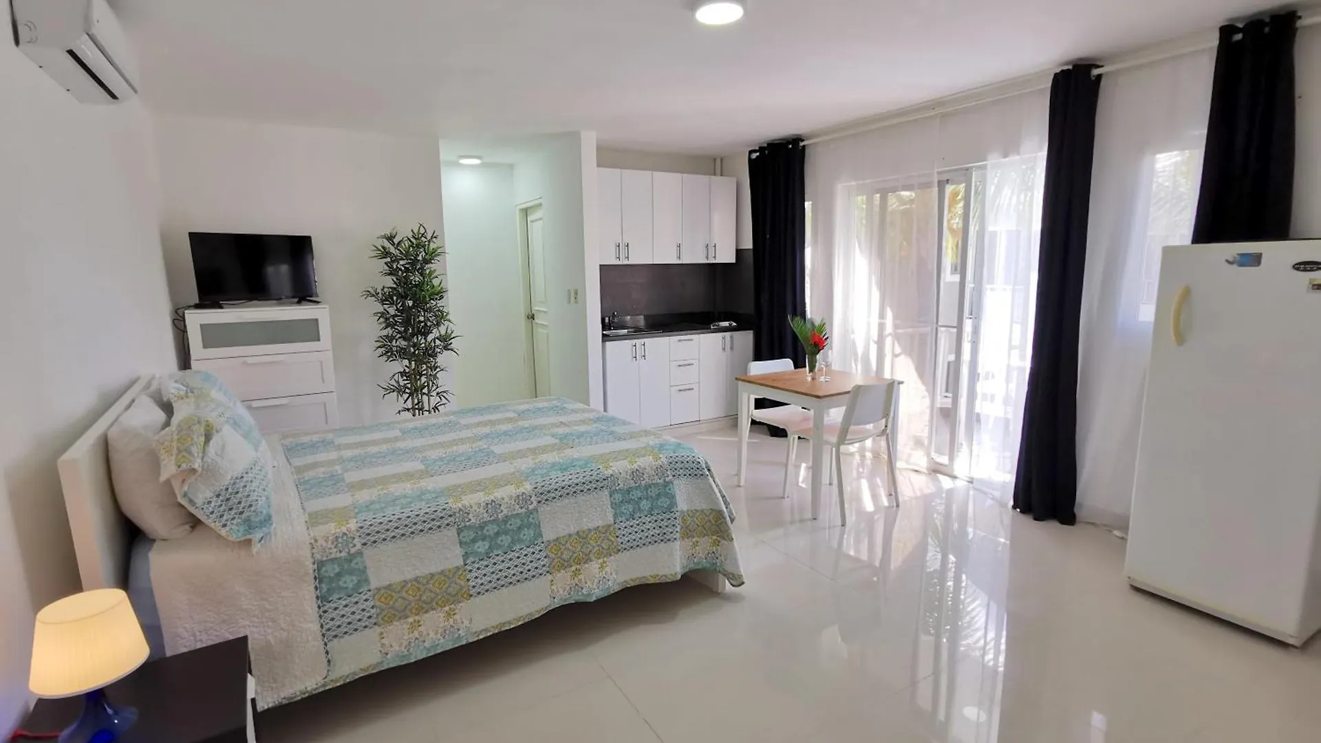酒店 Sol Caribe Suites - Playa Los Corales - Beach Club, Wifi, Swimming Pool 蓬塔卡纳